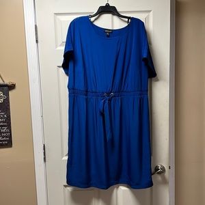 Royal blue sheen elegant sleek mid dress with sewn in belted ribbon size 3x.